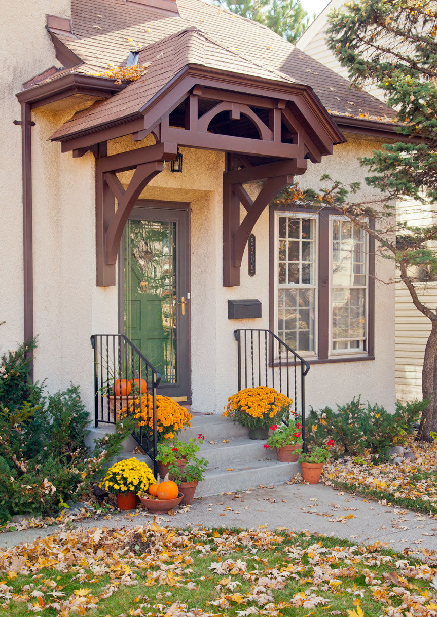 Lynhurst Entry Overhang