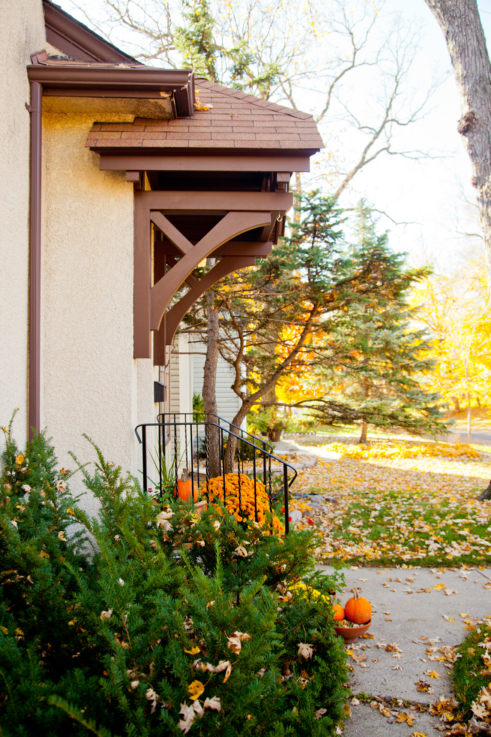 Lynhurst Entry Overhang