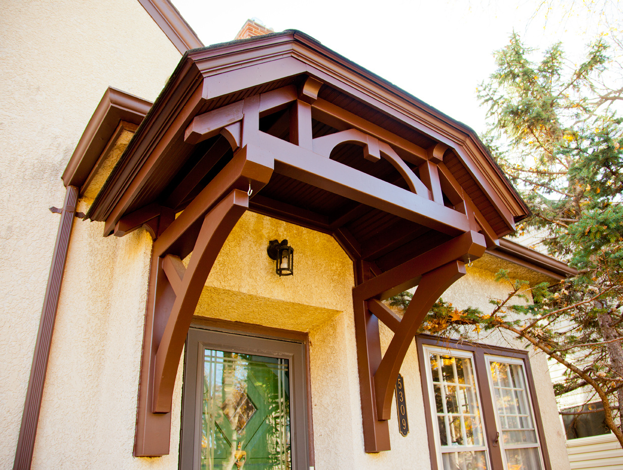 Lynhurst Entry Overhang